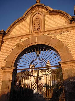 Fachada del Panteón de Guadalupe